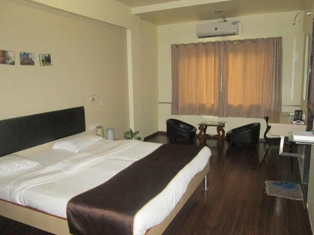 My Bizz Hotel Sapna Pune Exterior photo